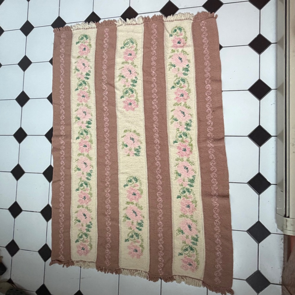Vintage Handmade Crochet Floral Afghan Blanket Pink Mauve  Cream‎ 53"X 76"